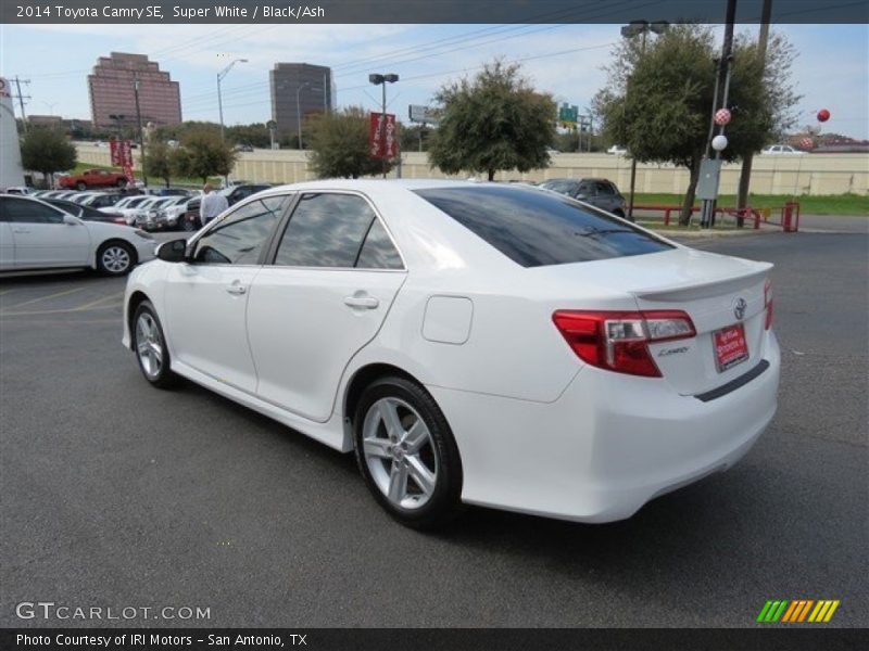 Super White / Black/Ash 2014 Toyota Camry SE