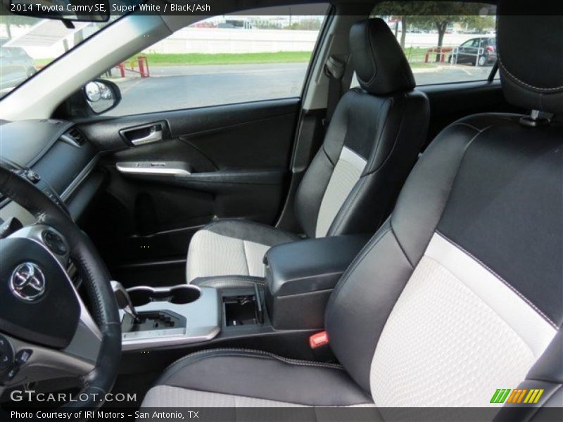 Super White / Black/Ash 2014 Toyota Camry SE