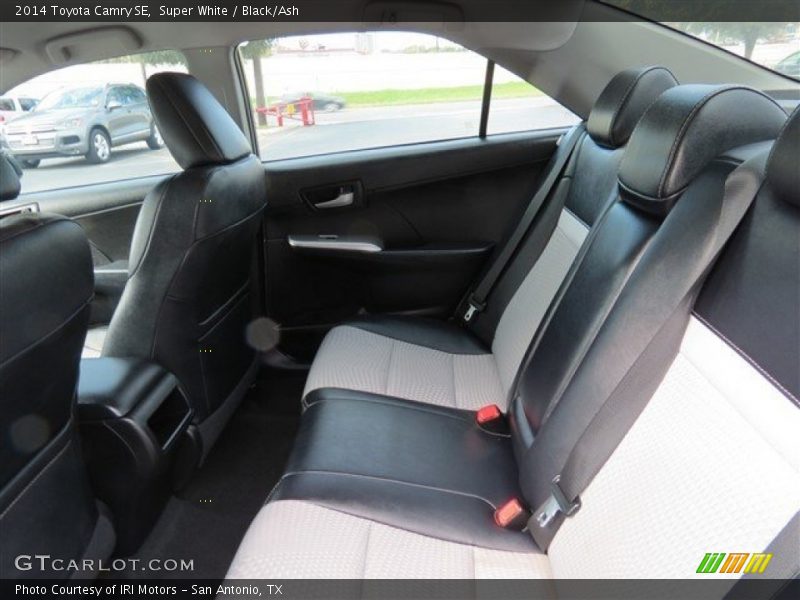 Super White / Black/Ash 2014 Toyota Camry SE