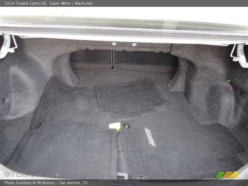Super White / Black/Ash 2014 Toyota Camry SE