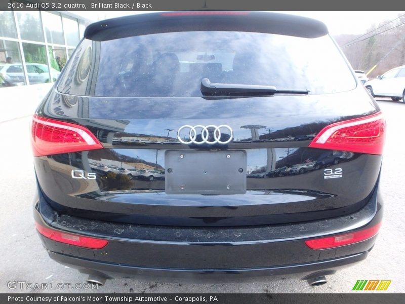 Brilliant Black / Black 2010 Audi Q5 3.2 quattro
