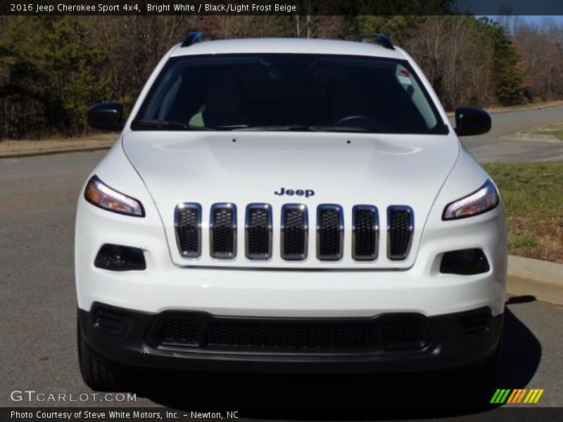 Bright White / Black/Light Frost Beige 2016 Jeep Cherokee Sport 4x4