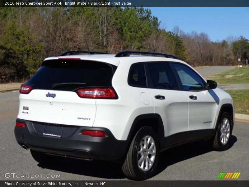 Bright White / Black/Light Frost Beige 2016 Jeep Cherokee Sport 4x4
