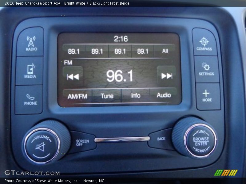 Bright White / Black/Light Frost Beige 2016 Jeep Cherokee Sport 4x4