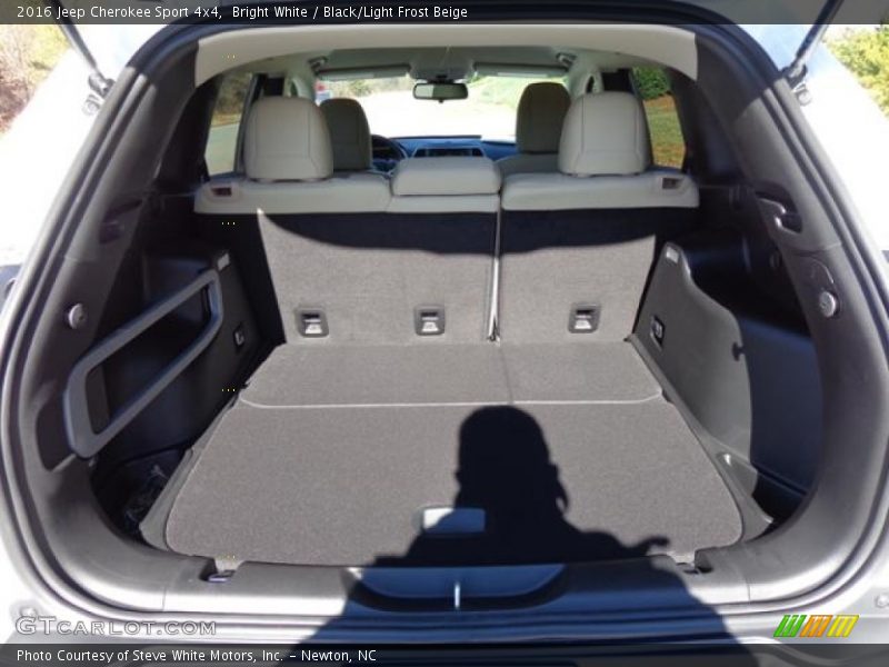 Bright White / Black/Light Frost Beige 2016 Jeep Cherokee Sport 4x4