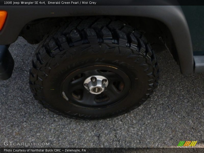 Emerald Green Pearl / Mist Grey 1998 Jeep Wrangler SE 4x4