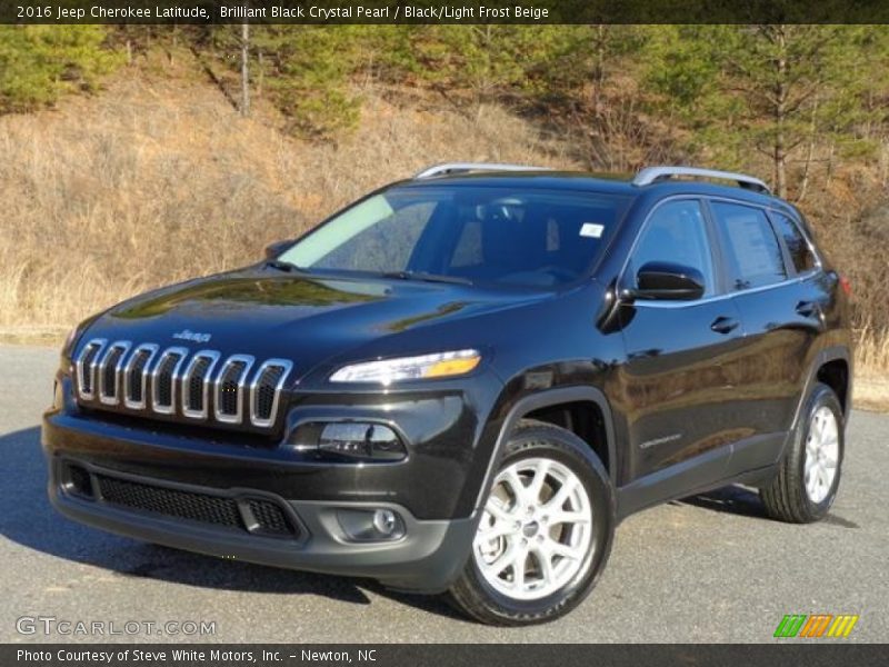 Brilliant Black Crystal Pearl / Black/Light Frost Beige 2016 Jeep Cherokee Latitude