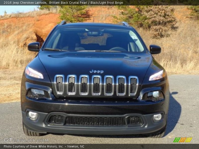 Brilliant Black Crystal Pearl / Black/Light Frost Beige 2016 Jeep Cherokee Latitude