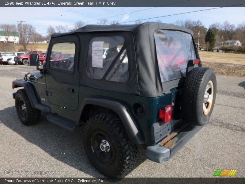Emerald Green Pearl / Mist Grey 1998 Jeep Wrangler SE 4x4