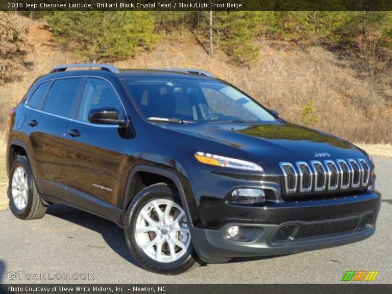 Brilliant Black Crystal Pearl / Black/Light Frost Beige 2016 Jeep Cherokee Latitude