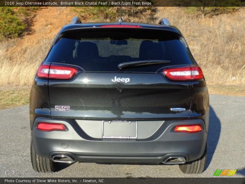 Brilliant Black Crystal Pearl / Black/Light Frost Beige 2016 Jeep Cherokee Latitude