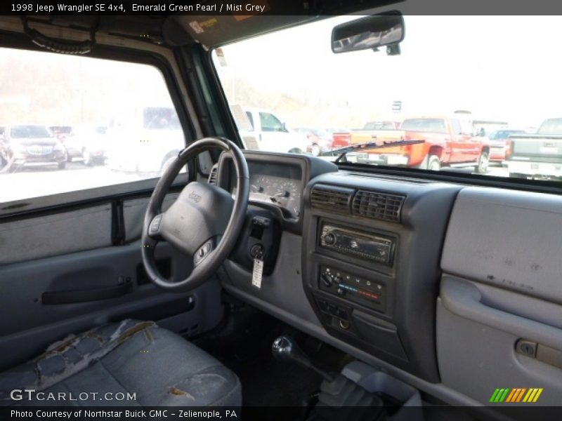 Emerald Green Pearl / Mist Grey 1998 Jeep Wrangler SE 4x4