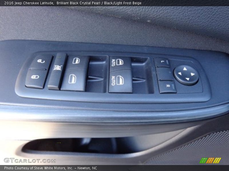 Brilliant Black Crystal Pearl / Black/Light Frost Beige 2016 Jeep Cherokee Latitude