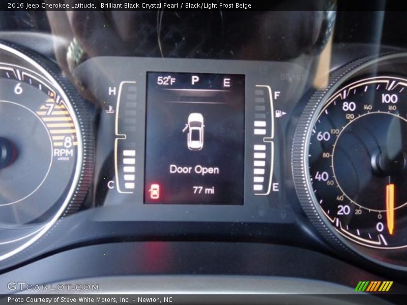 Brilliant Black Crystal Pearl / Black/Light Frost Beige 2016 Jeep Cherokee Latitude
