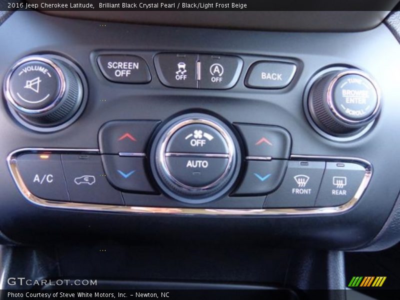 Brilliant Black Crystal Pearl / Black/Light Frost Beige 2016 Jeep Cherokee Latitude