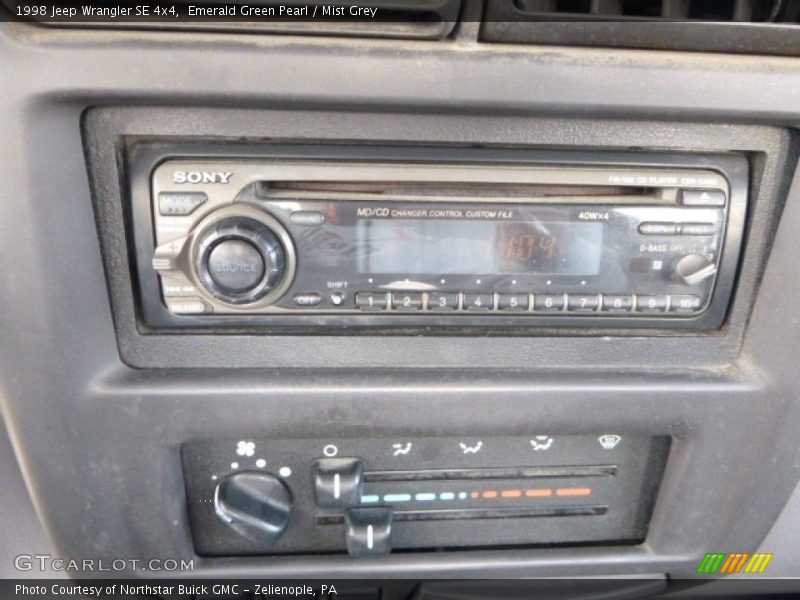 Emerald Green Pearl / Mist Grey 1998 Jeep Wrangler SE 4x4