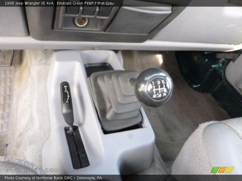 Emerald Green Pearl / Mist Grey 1998 Jeep Wrangler SE 4x4