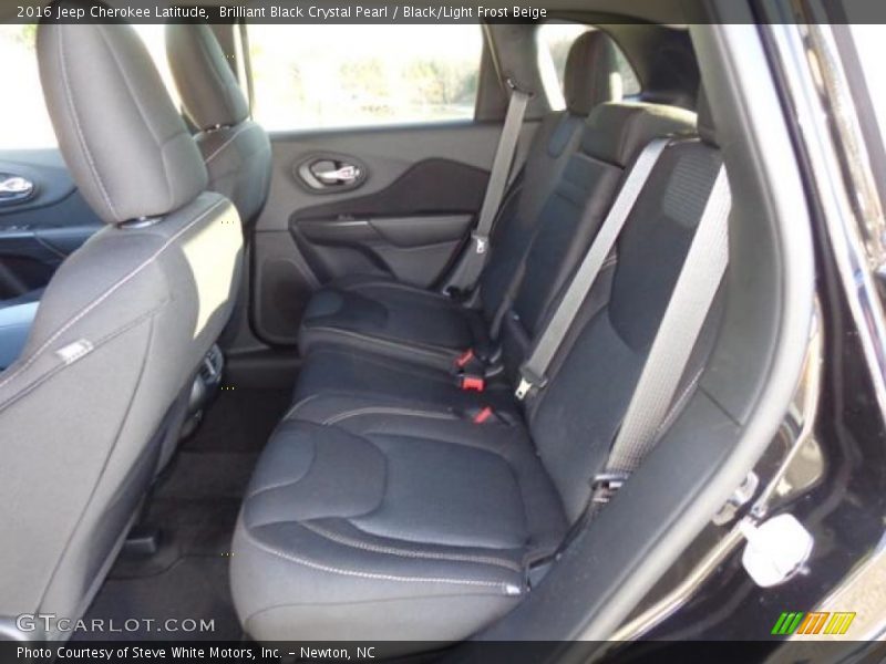 Brilliant Black Crystal Pearl / Black/Light Frost Beige 2016 Jeep Cherokee Latitude