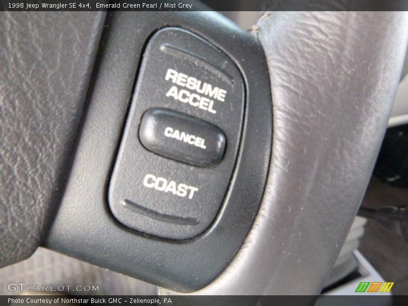 Emerald Green Pearl / Mist Grey 1998 Jeep Wrangler SE 4x4