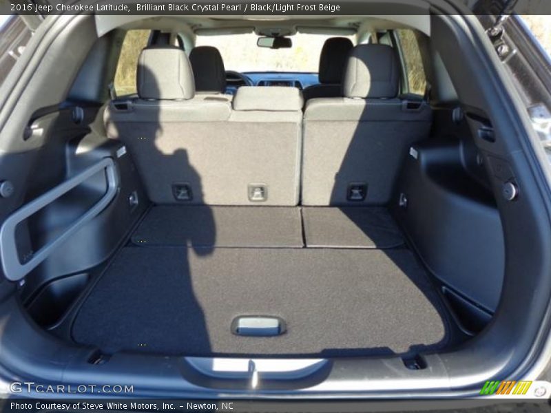 Brilliant Black Crystal Pearl / Black/Light Frost Beige 2016 Jeep Cherokee Latitude