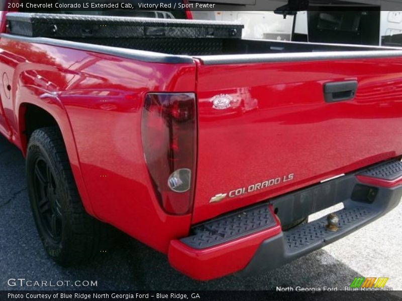 Victory Red / Sport Pewter 2004 Chevrolet Colorado LS Extended Cab