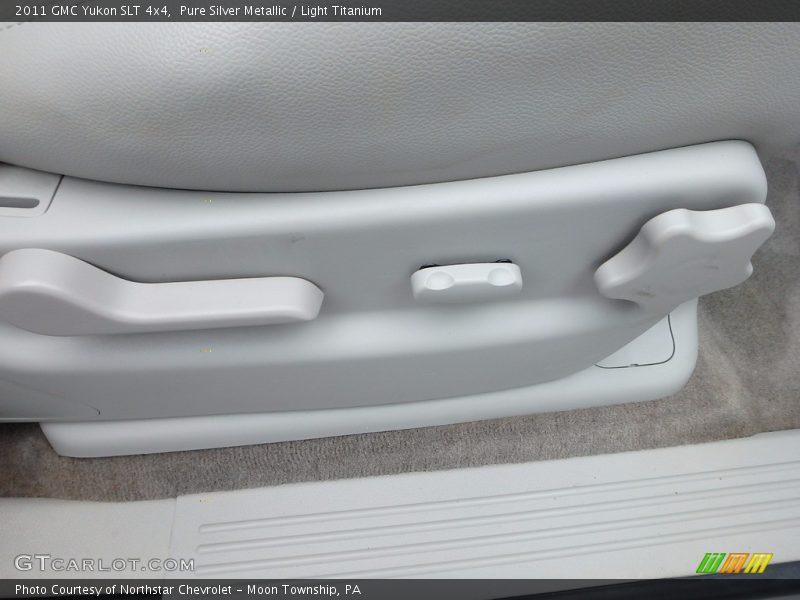 Pure Silver Metallic / Light Titanium 2011 GMC Yukon SLT 4x4
