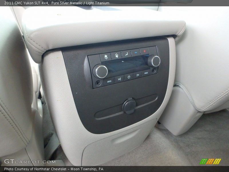 Pure Silver Metallic / Light Titanium 2011 GMC Yukon SLT 4x4
