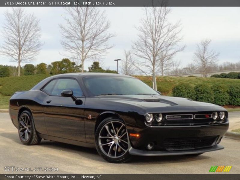 Front 3/4 View of 2016 Challenger R/T Plus Scat Pack