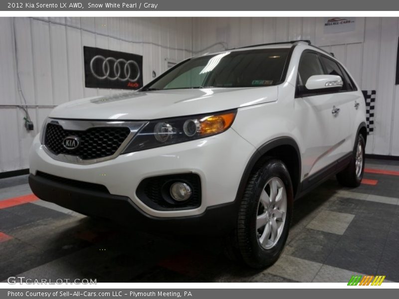 Snow White Pearl / Gray 2012 Kia Sorento LX AWD