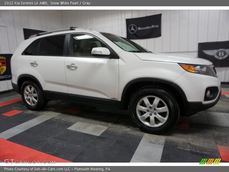Snow White Pearl / Gray 2012 Kia Sorento LX AWD