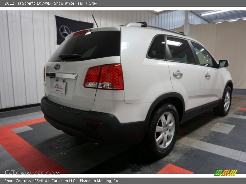 Snow White Pearl / Gray 2012 Kia Sorento LX AWD