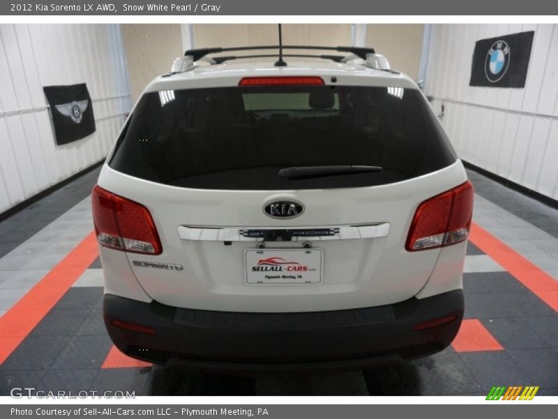 Snow White Pearl / Gray 2012 Kia Sorento LX AWD