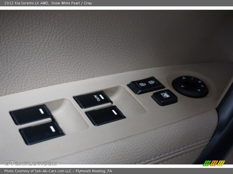 Snow White Pearl / Gray 2012 Kia Sorento LX AWD
