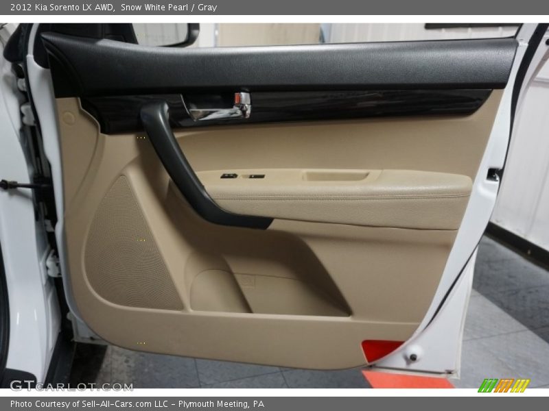 Snow White Pearl / Gray 2012 Kia Sorento LX AWD