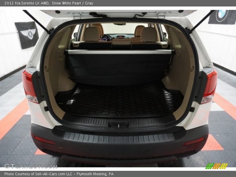 Snow White Pearl / Gray 2012 Kia Sorento LX AWD
