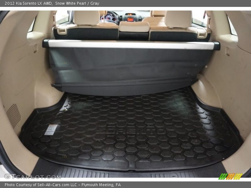 Snow White Pearl / Gray 2012 Kia Sorento LX AWD