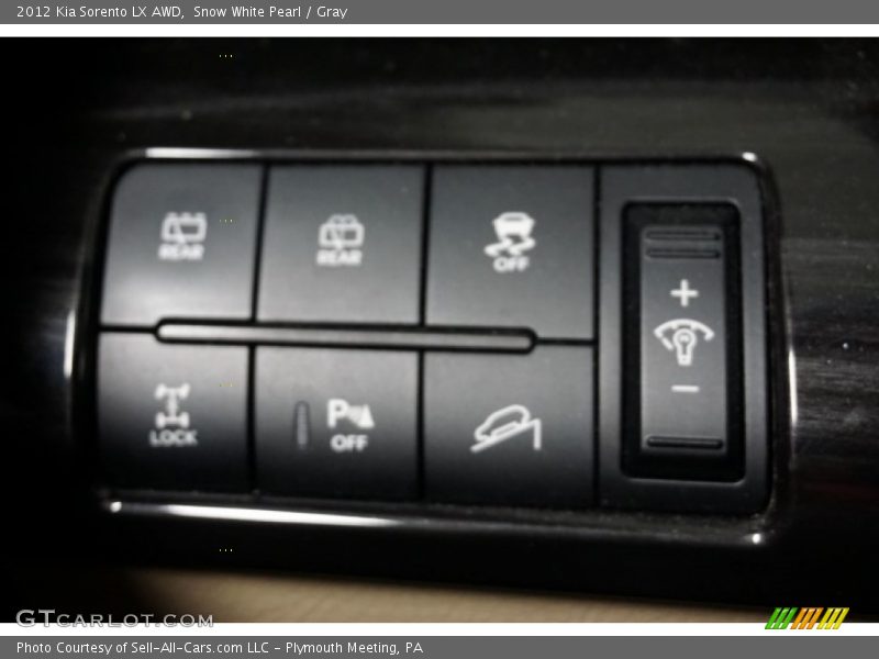 Snow White Pearl / Gray 2012 Kia Sorento LX AWD