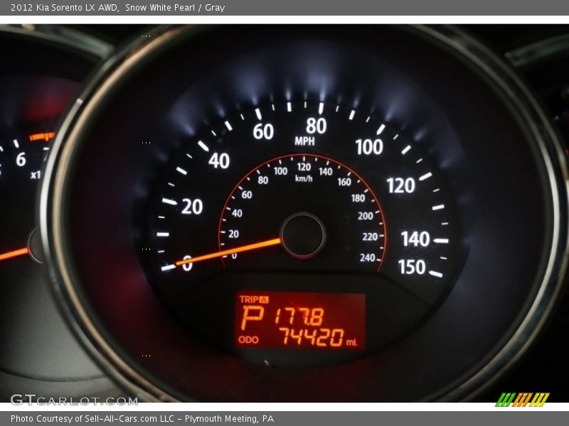Snow White Pearl / Gray 2012 Kia Sorento LX AWD