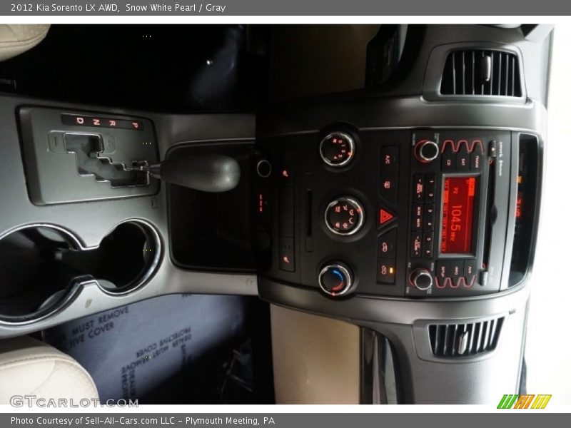 Snow White Pearl / Gray 2012 Kia Sorento LX AWD
