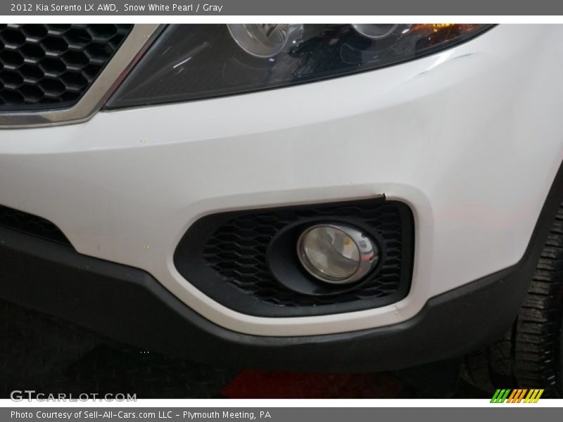 Snow White Pearl / Gray 2012 Kia Sorento LX AWD