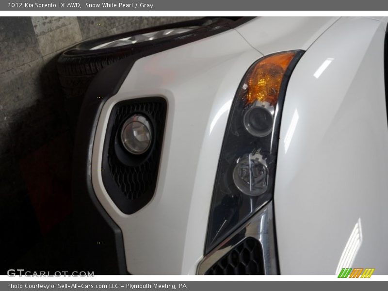 Snow White Pearl / Gray 2012 Kia Sorento LX AWD