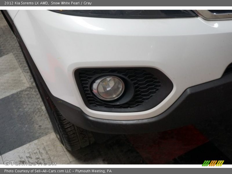 Snow White Pearl / Gray 2012 Kia Sorento LX AWD