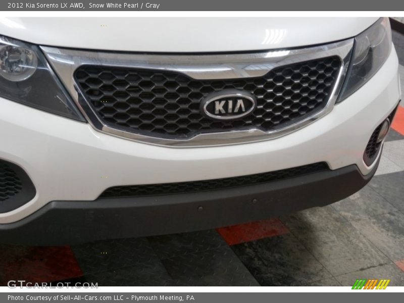 Snow White Pearl / Gray 2012 Kia Sorento LX AWD