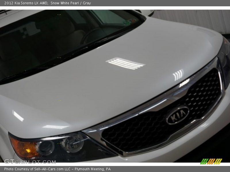 Snow White Pearl / Gray 2012 Kia Sorento LX AWD