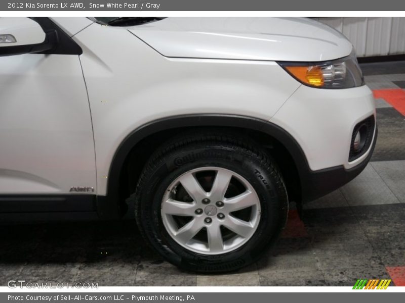 Snow White Pearl / Gray 2012 Kia Sorento LX AWD