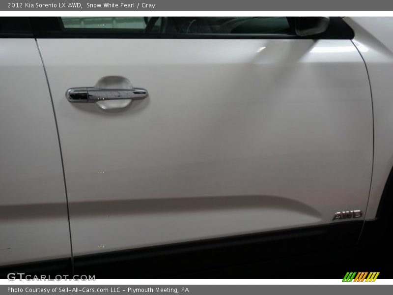 Snow White Pearl / Gray 2012 Kia Sorento LX AWD