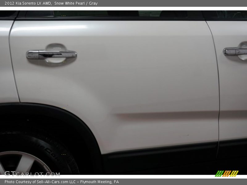 Snow White Pearl / Gray 2012 Kia Sorento LX AWD