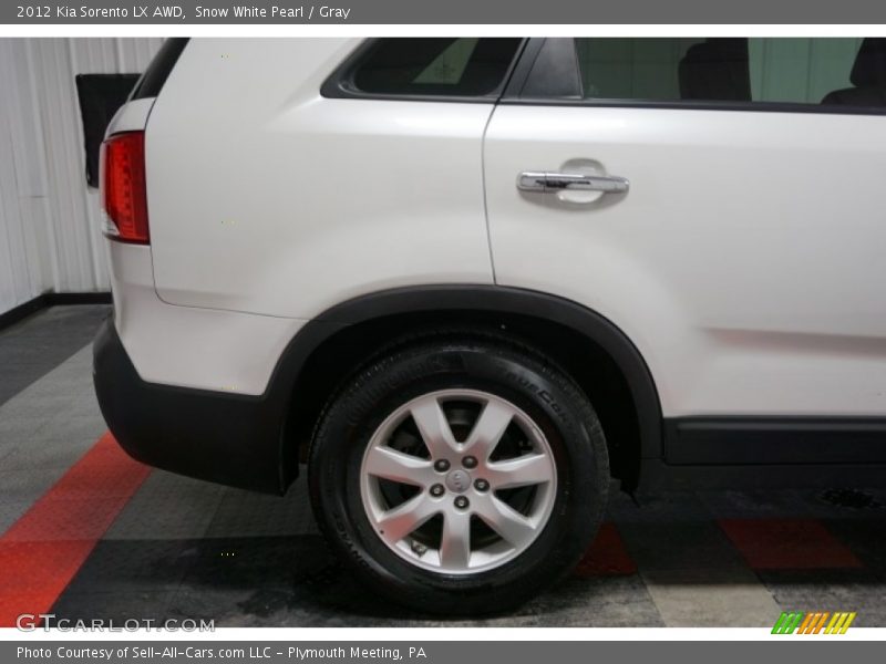 Snow White Pearl / Gray 2012 Kia Sorento LX AWD