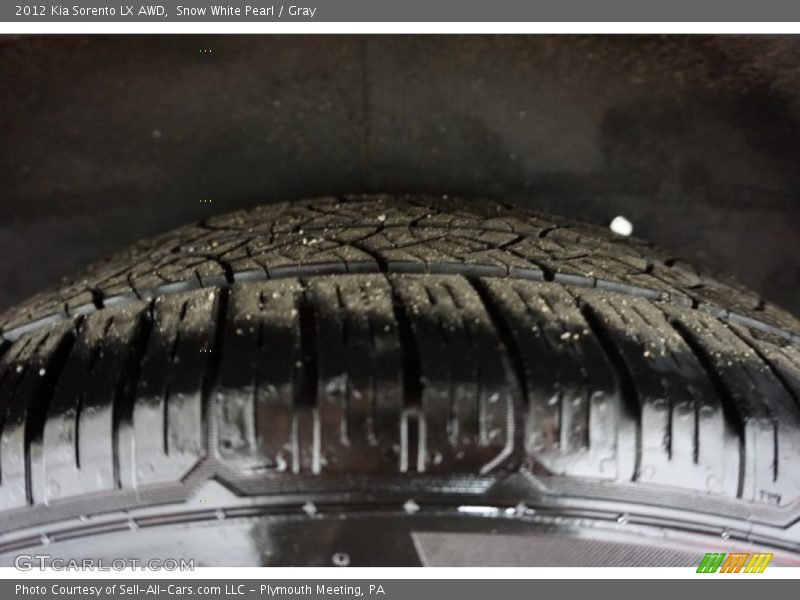 Snow White Pearl / Gray 2012 Kia Sorento LX AWD