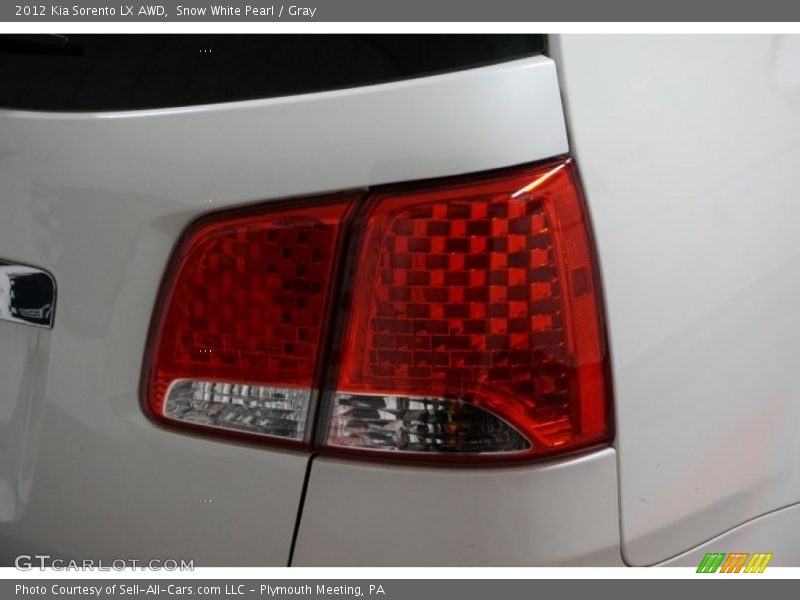 Snow White Pearl / Gray 2012 Kia Sorento LX AWD